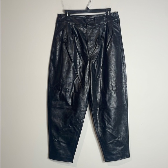 BlankNYC | Women’s Black Vegan Leather Crocodile Print Tapered Pant Size 30 NWT - Picture 2 of 8